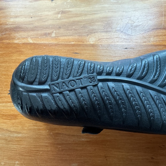 Naot Mary Jane Black Leather Flats, Size 38 (7-7.5) - Picture 4 of 5